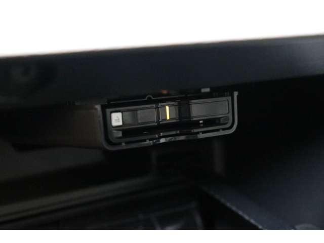 XC40 ウルトラ B4 AWD 認定中古車 ワンオーナー 現行モデル サンルーフ harman/kardon Googleナビ 全周囲カメラ ETC 本革シート シートメモリー シートヒーター 電動リアゲートダークティンテッドガラス(79枚目)