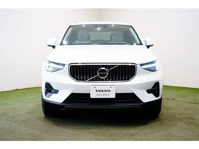 XC40 ウルトラ B4 AWD 登録済未使用車 harman/kardon Googleナビ 全周囲カメラ インテリセーフ 本革シート シートメモリー ステアリングヒーター シートヒーター 電動リアゲート ダークティンテッドガラス(7枚目)