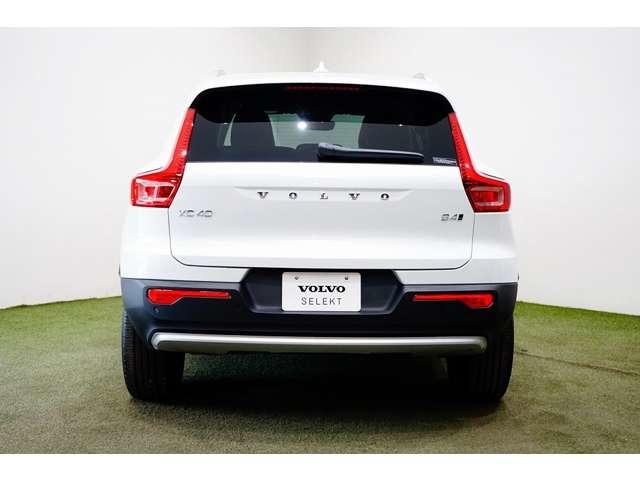 XC40 ウルトラ B4 AWD 登録済未使用車 harman/kardon Googleナビ 全周囲カメラ インテリセーフ 本革シート シートメモリー ステアリングヒーター シートヒーター 電動リアゲート ダークティンテッドガラス(8枚目)