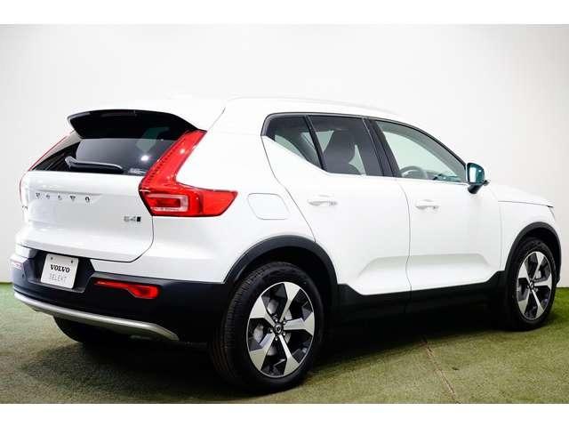 XC40 ウルトラ B4 AWD 登録済未使用車 harman/kardon Googleナビ 全周囲カメラ インテリセーフ 本革シート シートメモリー ステアリングヒーター シートヒーター 電動リアゲート ダークティンテッドガラス(11枚目)