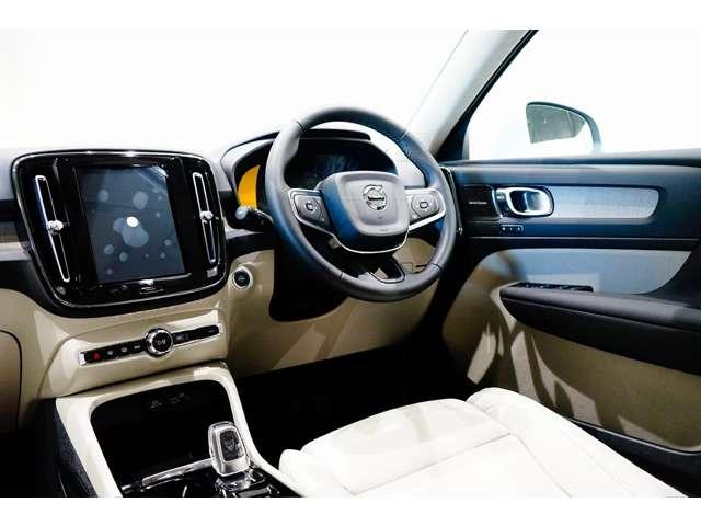 XC40 ウルトラ B4 AWD 登録済未使用車 harman/kardon Googleナビ 全周囲カメラ インテリセーフ 本革シート シートメモリー ステアリングヒーター シートヒーター 電動リアゲート ダークティンテッドガラス(39枚目)