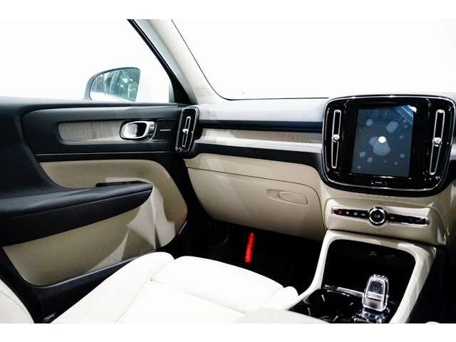 XC40 ウルトラ B4 AWD 登録済未使用車 harman/kardon Googleナビ 全周囲カメラ インテリセーフ 本革シート シートメモリー ステアリングヒーター シートヒーター 電動リアゲート ダークティンテッドガラス(41枚目)