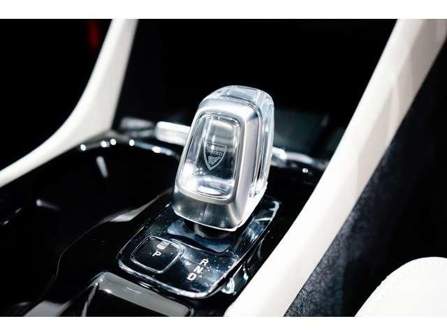 XC40 ウルトラ B4 AWD 登録済未使用車 harman/kardon Googleナビ 全周囲カメラ インテリセーフ 本革シート シートメモリー ステアリングヒーター シートヒーター 電動リアゲート ダークティンテッドガラス(42枚目)