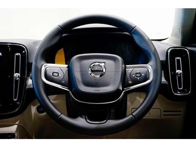 XC40 ウルトラ B4 AWD 登録済未使用車 harman/kardon Googleナビ 全周囲カメラ インテリセーフ 本革シート シートメモリー ステアリングヒーター シートヒーター 電動リアゲート ダークティンテッドガラス(45枚目)