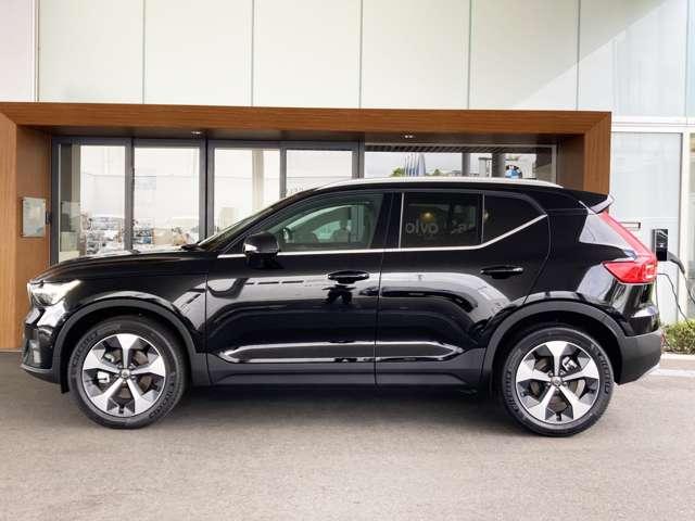 XC40 ウルトラ B4 AWD 登録済未使用車 パノラマルーフ harman/kardon Googleナビ 全周囲カメラ インテリセーフ 本革シート ステアリングヒーター シートヒーター 電動リアゲート ダークティンテッドガラス(17枚目)