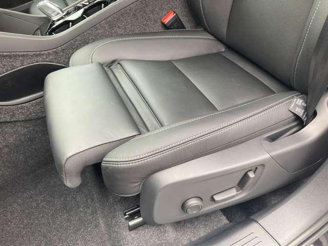 XC40 ウルトラ B4 AWD 登録済未使用車 パノラマルーフ harman/kardon Googleナビ 全周囲カメラ インテリセーフ 本革シート ステアリングヒーター シートヒーター 電動リアゲート ダークティンテッドガラス(40枚目)