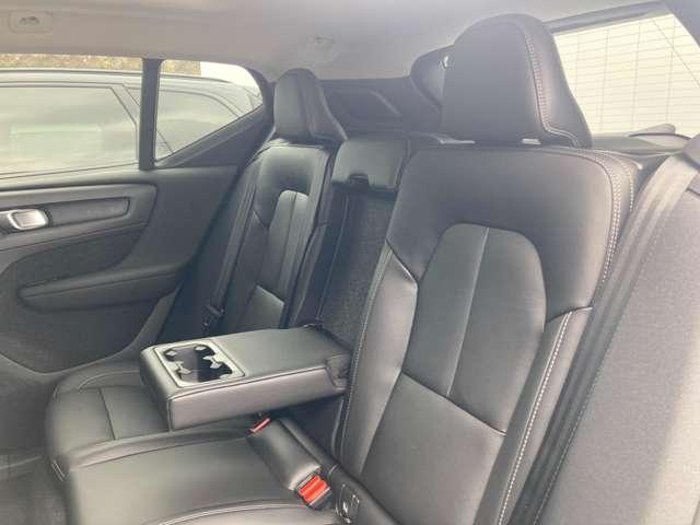 XC40 ウルトラ B4 AWD 登録済未使用車 パノラマルーフ harman/kardon Googleナビ 全周囲カメラ インテリセーフ 本革シート ステアリングヒーター シートヒーター 電動リアゲート ダークティンテッドガラス(41枚目)