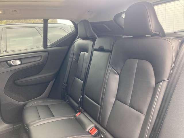 XC40 ウルトラ B4 AWD 登録済未使用車 パノラマルーフ harman/kardon Googleナビ 全周囲カメラ インテリセーフ 本革シート ステアリングヒーター シートヒーター 電動リアゲート ダークティンテッドガラス(42枚目)
