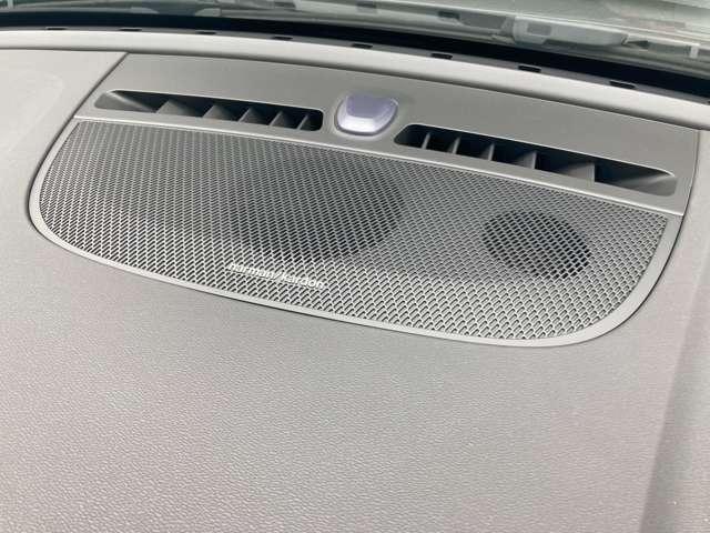 XC40 ウルトラ B4 AWD 登録済未使用車 パノラマルーフ harman/kardon Googleナビ 全周囲カメラ インテリセーフ 本革シート ステアリングヒーター シートヒーター 電動リアゲート ダークティンテッドガラス(60枚目)