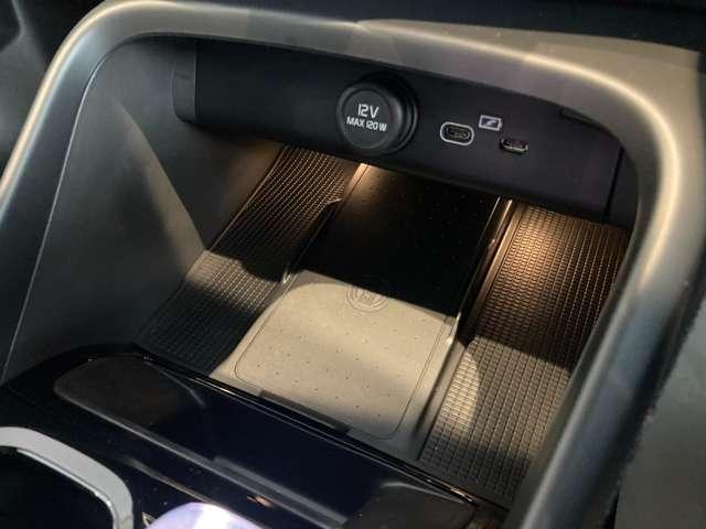 XC40 ウルトラ B4 AWD 登録済未使用車 パノラマルーフ harman/kardon Googleナビ 全周囲カメラ インテリセーフ 本革シート ステアリングヒーター シートヒーター 電動リアゲート ダークティンテッドガラス(64枚目)