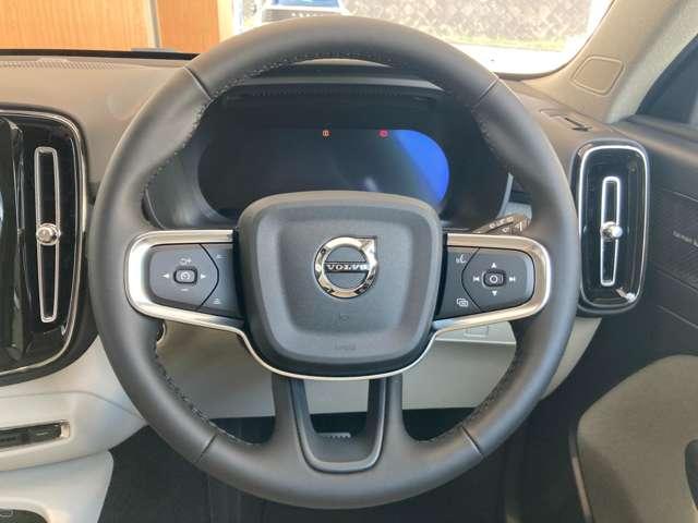 XC40 ウルトラ B3 登録済未使用車 サンルーフ  harman/kardon Googleナビ 全周囲カメラ 本革シート シートメモリー ステアリングヒーター シートヒーター 電動リアゲート ダークティンテッドガラス(2枚目)