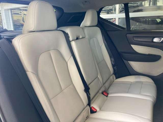 XC40 ウルトラ B3 登録済未使用車 サンルーフ  harman/kardon Googleナビ 全周囲カメラ 本革シート シートメモリー ステアリングヒーター シートヒーター 電動リアゲート ダークティンテッドガラス(4枚目)