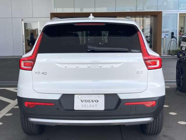 XC40 ウルトラ B3 登録済未使用車 サンルーフ  harman/kardon Googleナビ 全周囲カメラ 本革シート シートメモリー ステアリングヒーター シートヒーター 電動リアゲート ダークティンテッドガラス(10枚目)