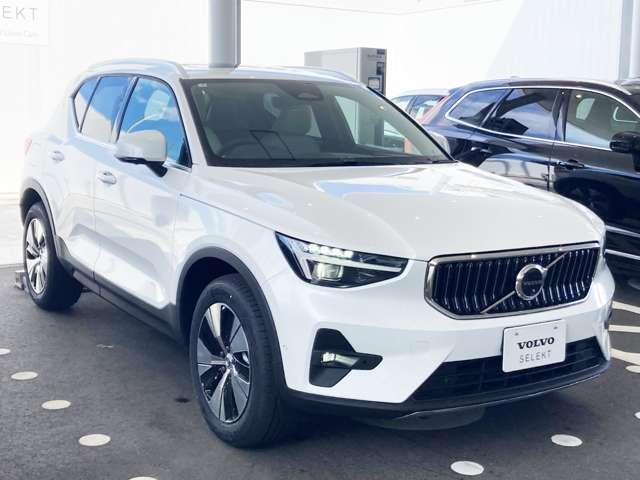 XC40 ウルトラ B3 登録済未使用車 サンルーフ  harman/kardon Googleナビ 全周囲カメラ 本革シート シートメモリー ステアリングヒーター シートヒーター 電動リアゲート ダークティンテッドガラス(11枚目)
