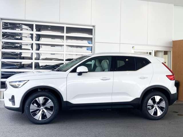 XC40 ウルトラ B3 登録済未使用車 サンルーフ  harman/kardon Googleナビ 全周囲カメラ 本革シート シートメモリー ステアリングヒーター シートヒーター 電動リアゲート ダークティンテッドガラス(17枚目)