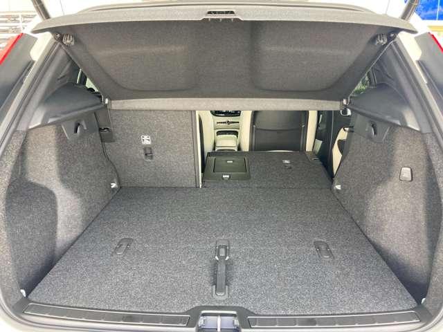 XC40 ウルトラ B3 登録済未使用車 サンルーフ  harman/kardon Googleナビ 全周囲カメラ 本革シート シートメモリー ステアリングヒーター シートヒーター 電動リアゲート ダークティンテッドガラス(25枚目)