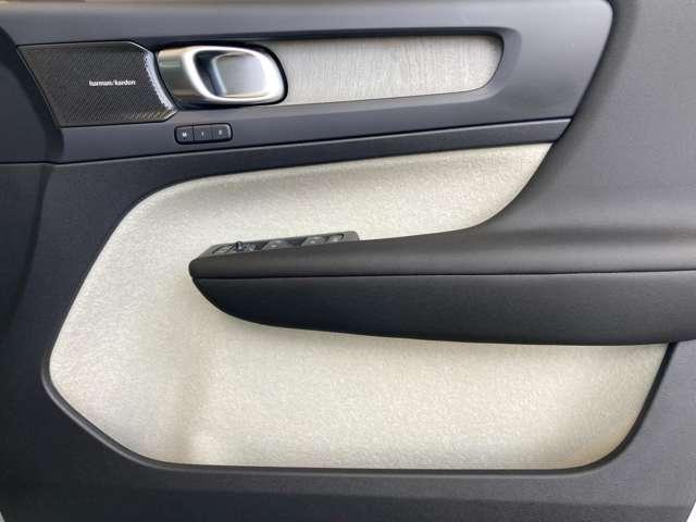 XC40 ウルトラ B3 登録済未使用車 サンルーフ  harman/kardon Googleナビ 全周囲カメラ 本革シート シートメモリー ステアリングヒーター シートヒーター 電動リアゲート ダークティンテッドガラス(40枚目)