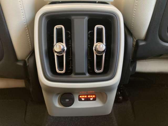 XC40 ウルトラ B3 登録済未使用車 サンルーフ  harman/kardon Googleナビ 全周囲カメラ 本革シート シートメモリー ステアリングヒーター シートヒーター 電動リアゲート ダークティンテッドガラス(41枚目)