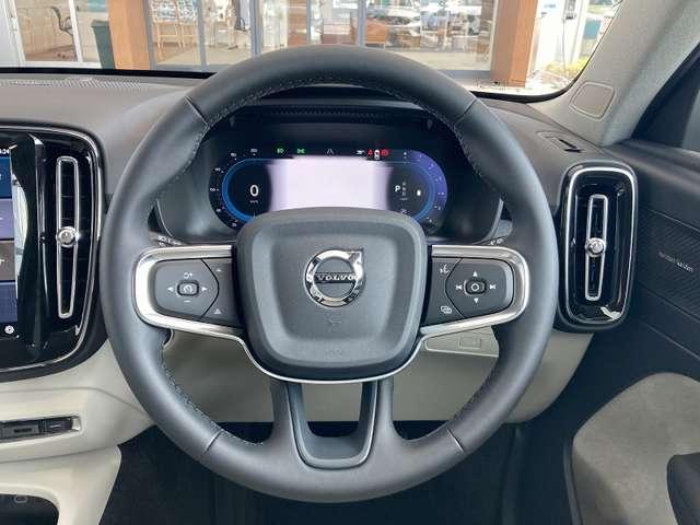 XC40 ウルトラ B4 AWD 登録済未使用車 harman/kardon Googleナビ 全周囲カメラ インテリセーフ 白革シート シートメモリー ステアリングヒーター シートヒーター 電動リアゲート ダークティンテッドガラス(2枚目)