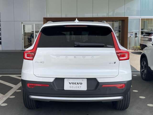 XC40 ウルトラ B4 AWD 登録済未使用車 harman/kardon Googleナビ 全周囲カメラ インテリセーフ 白革シート シートメモリー ステアリングヒーター シートヒーター 電動リアゲート ダークティンテッドガラス(9枚目)