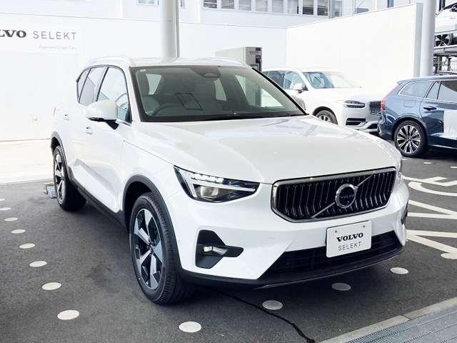 XC40 ウルトラ B4 AWD 登録済未使用車 harman/kardon Googleナビ 全周囲カメラ インテリセーフ 白革シート シートメモリー ステアリングヒーター シートヒーター 電動リアゲート ダークティンテッドガラス(10枚目)