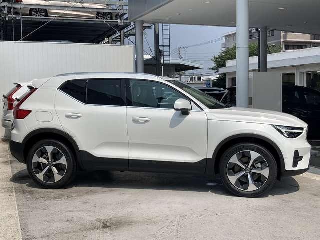 XC40 ウルトラ B4 AWD 登録済未使用車 harman/kardon Googleナビ 全周囲カメラ インテリセーフ 白革シート シートメモリー ステアリングヒーター シートヒーター 電動リアゲート ダークティンテッドガラス(18枚目)