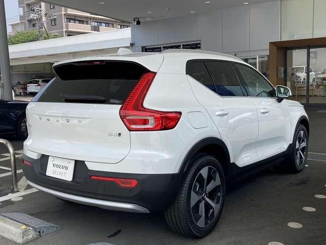 XC40 ウルトラ B4 AWD 登録済未使用車 harman/kardon Googleナビ 全周囲カメラ インテリセーフ 白革シート シートメモリー ステアリングヒーター シートヒーター 電動リアゲート ダークティンテッドガラス(19枚目)