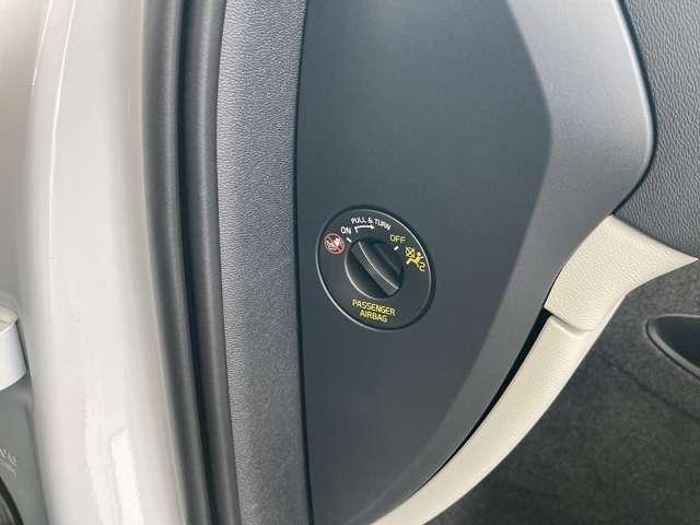 XC40 ウルトラ B4 AWD 登録済未使用車 harman/kardon Googleナビ 全周囲カメラ インテリセーフ 白革シート シートメモリー ステアリングヒーター シートヒーター 電動リアゲート ダークティンテッドガラス(23枚目)