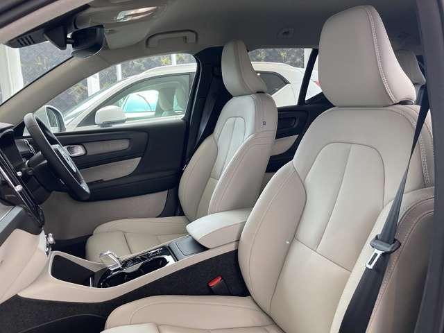 XC40 ウルトラ B4 AWD 登録済未使用車 harman/kardon Googleナビ 全周囲カメラ インテリセーフ 白革シート シートメモリー ステアリングヒーター シートヒーター 電動リアゲート ダークティンテッドガラス(31枚目)