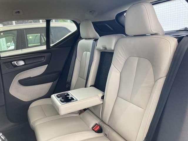 XC40 ウルトラ B4 AWD 登録済未使用車 harman/kardon Googleナビ 全周囲カメラ インテリセーフ 白革シート シートメモリー ステアリングヒーター シートヒーター 電動リアゲート ダークティンテッドガラス(33枚目)