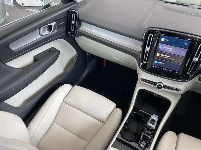 XC40 ウルトラ B4 AWD 登録済未使用車 harman/kardon Googleナビ 全周囲カメラ インテリセーフ 白革シート シートメモリー ステアリングヒーター シートヒーター 電動リアゲート ダークティンテッドガラス(59枚目)