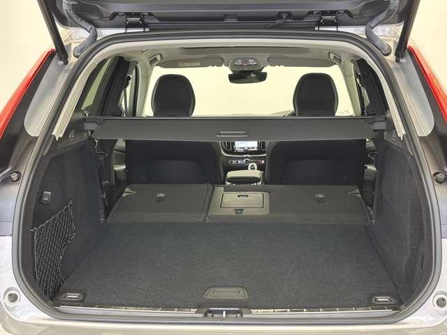 ＸＣ６０ ウルトラ　Ｂ５　ＡＷＤ　登録済未使用車　パノラマルーフ　ｈａｒｍａｎ／ｋａｒｄｏｎ　リラクゼーション　ベンチレーション　Ｇｏｏｇｌｅナビ　全周囲カメラ　ヘッドアップディスプレイ　本革シート　純正３６０°ドラレコ　本革シート（4枚目）