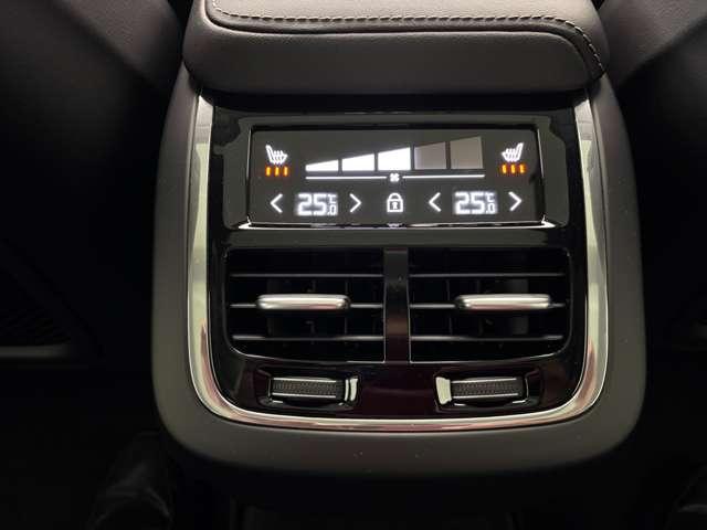 ＸＣ６０ ウルトラ　Ｂ５　ＡＷＤ　登録済未使用車　パノラマルーフ　ｈａｒｍａｎ／ｋａｒｄｏｎ　リラクゼーション　ベンチレーション　Ｇｏｏｇｌｅナビ　全周囲カメラ　ヘッドアップディスプレイ　本革シート　純正３６０°ドラレコ　本革シート（22枚目）