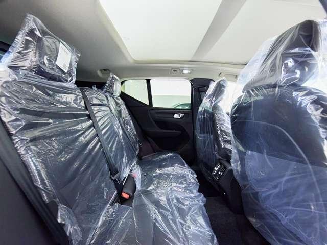 XC40 ウルトラ B3 登録済未使用車 現行 パノラマルーフ harman/kardon Googleナビ 全周囲カメラ 本革シート シートメモリー ステアリングヒーター シートヒーター 電動リアゲート(6枚目)