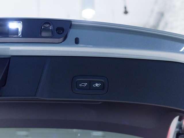 XC40 ウルトラ B3 登録済未使用車 現行 パノラマルーフ harman/kardon Googleナビ 全周囲カメラ 本革シート シートメモリー ステアリングヒーター シートヒーター 電動リアゲート(31枚目)