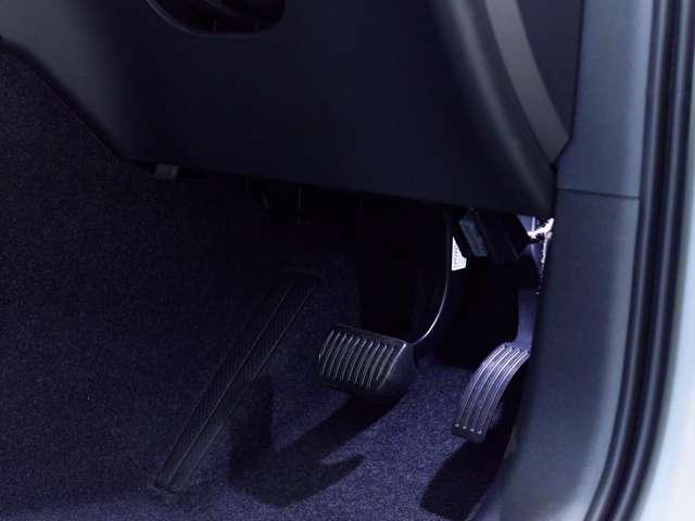 XC40 ウルトラ B3 登録済未使用車 現行 パノラマルーフ harman/kardon Googleナビ 全周囲カメラ 本革シート シートメモリー ステアリングヒーター シートヒーター 電動リアゲート(35枚目)