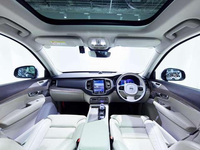XC90 リチャージアルテメットT8AWDプラグインハイブリド 認定中古車 ワンオーナー B&W パノラマルーフ Googleナビ インテリセーフ 白革シート リラクゼーション ベンチレーション 全周囲カメラ ヘッドアップディスプレイ 22インチAW(3枚目)