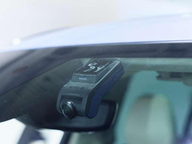 XC90 リチャージアルテメットT8AWDプラグインハイブリド 認定中古車 ワンオーナー B&W パノラマルーフ Googleナビ インテリセーフ 白革シート リラクゼーション ベンチレーション 全周囲カメラ ヘッドアップディスプレイ 22インチAW(8枚目)
