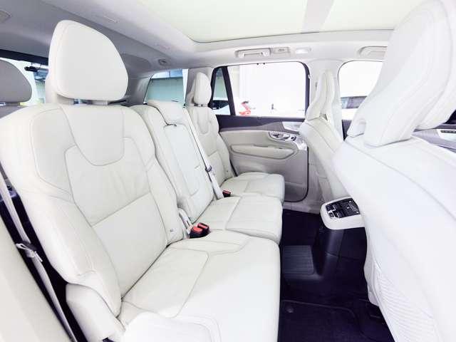 XC90 リチャージアルテメットT8AWDプラグインハイブリド 認定中古車 ワンオーナー B&W パノラマルーフ Googleナビ インテリセーフ 白革シート リラクゼーション ベンチレーション 全周囲カメラ ヘッドアップディスプレイ 22インチAW(13枚目)