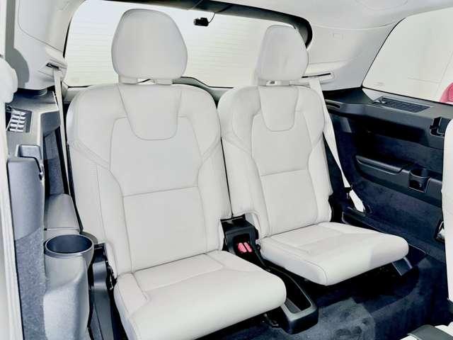 XC90 リチャージアルテメットT8AWDプラグインハイブリド 認定中古車 ワンオーナー B&W パノラマルーフ Googleナビ インテリセーフ 白革シート リラクゼーション ベンチレーション 全周囲カメラ ヘッドアップディスプレイ 22インチAW(14枚目)