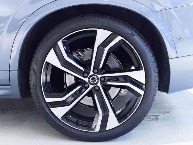 XC90 リチャージアルテメットT8AWDプラグインハイブリド 認定中古車 ワンオーナー B&W パノラマルーフ Googleナビ インテリセーフ 白革シート リラクゼーション ベンチレーション 全周囲カメラ ヘッドアップディスプレイ 22インチAW(16枚目)