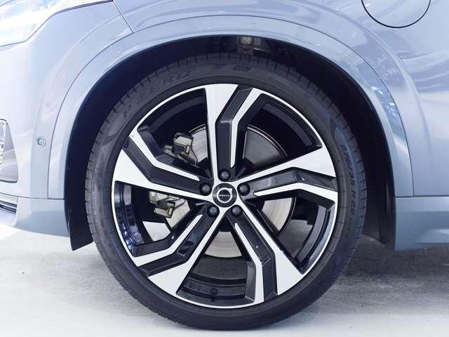 XC90 リチャージアルテメットT8AWDプラグインハイブリド 認定中古車 ワンオーナー B&W パノラマルーフ Googleナビ インテリセーフ 白革シート リラクゼーション ベンチレーション 全周囲カメラ ヘッドアップディスプレイ 22インチAW(29枚目)