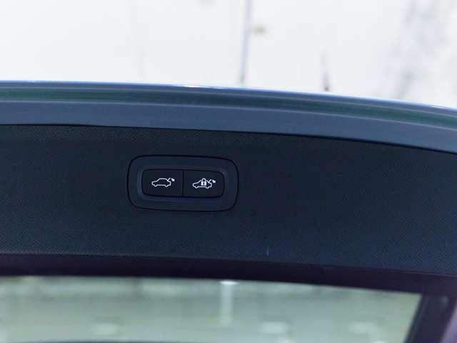 XC90 リチャージアルテメットT8AWDプラグインハイブリド 認定中古車 ワンオーナー B&W パノラマルーフ Googleナビ インテリセーフ 白革シート リラクゼーション ベンチレーション 全周囲カメラ ヘッドアップディスプレイ 22インチAW(33枚目)