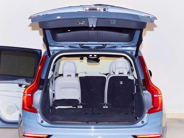 XC90 リチャージアルテメットT8AWDプラグインハイブリド 認定中古車 ワンオーナー B&W パノラマルーフ Googleナビ インテリセーフ 白革シート リラクゼーション ベンチレーション 全周囲カメラ ヘッドアップディスプレイ 22インチAW(35枚目)