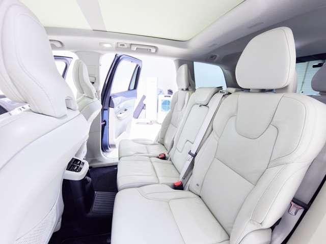 XC90 リチャージアルテメットT8AWDプラグインハイブリド 認定中古車 ワンオーナー B&W パノラマルーフ Googleナビ インテリセーフ 白革シート リラクゼーション ベンチレーション 全周囲カメラ ヘッドアップディスプレイ 22インチAW(41枚目)