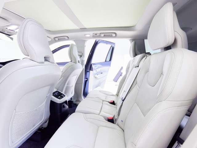 XC90 リチャージアルテメットT8AWDプラグインハイブリド 認定中古車 ワンオーナー B&W パノラマルーフ Googleナビ インテリセーフ 白革シート リラクゼーション ベンチレーション 全周囲カメラ ヘッドアップディスプレイ 22インチAW(42枚目)