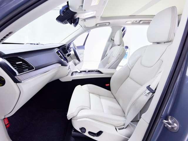 XC90 リチャージアルテメットT8AWDプラグインハイブリド 認定中古車 ワンオーナー B&W パノラマルーフ Googleナビ インテリセーフ 白革シート リラクゼーション ベンチレーション 全周囲カメラ ヘッドアップディスプレイ 22インチAW(44枚目)