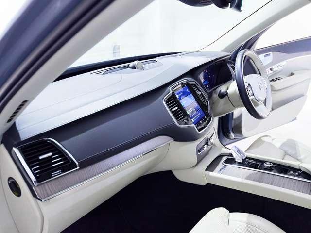 XC90 リチャージアルテメットT8AWDプラグインハイブリド 認定中古車 ワンオーナー B&W パノラマルーフ Googleナビ インテリセーフ 白革シート リラクゼーション ベンチレーション 全周囲カメラ ヘッドアップディスプレイ 22インチAW(46枚目)