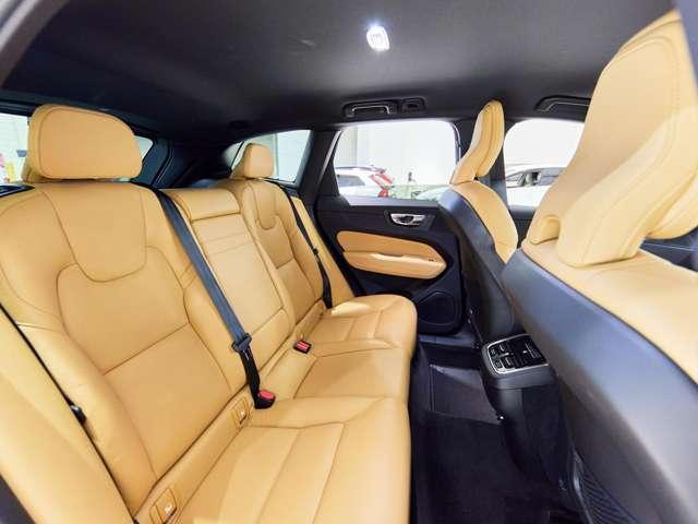 ＸＣ６０ Ｂ５　ＡＷＤ　モーメンタム　４ＷＤ　認定中古車　ワンオーナー　禁煙車　インテリセーフ　全周囲カメラ　フルセグ　茶革シート　シートメモリー　シートヒーター　ドラレコ　ルーフレール　ＬＥＤヘッド　Ｂｌｕｅｔｏｏｔｈ接続　スマートキー（12枚目）