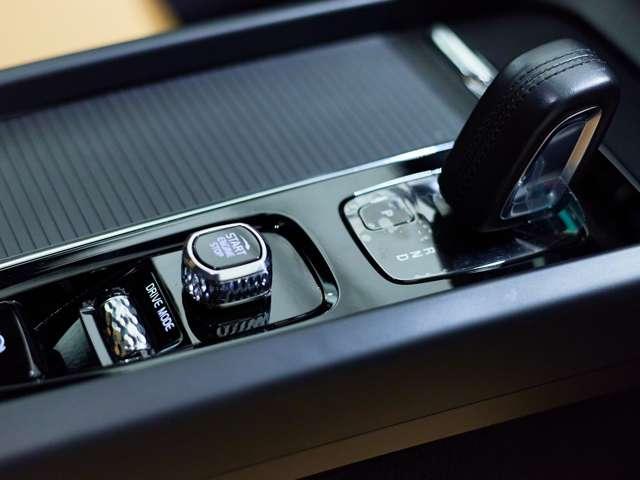 ＸＣ６０ Ｂ５　ＡＷＤ　モーメンタム　４ＷＤ　認定中古車　ワンオーナー　禁煙車　インテリセーフ　全周囲カメラ　フルセグ　茶革シート　シートメモリー　シートヒーター　ドラレコ　ルーフレール　ＬＥＤヘッド　Ｂｌｕｅｔｏｏｔｈ接続　スマートキー（29枚目）